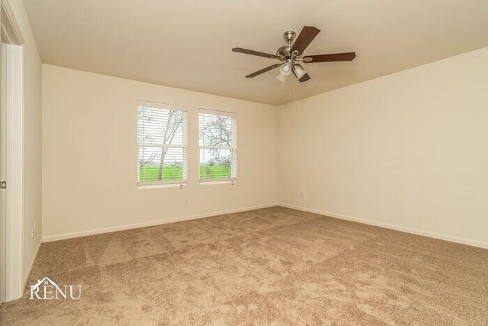 Building Photo - 551 London Dr