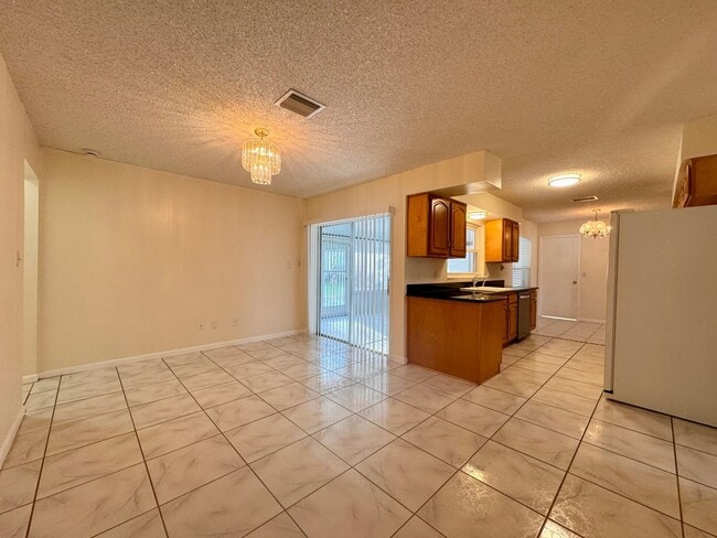 Building Photo - Charming 3 Bed/2 Bath Single Family Home in Winter Park!