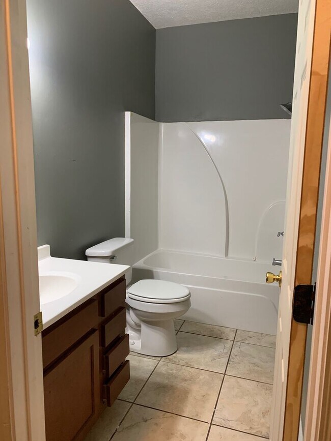 Building Photo - Apartment for lease