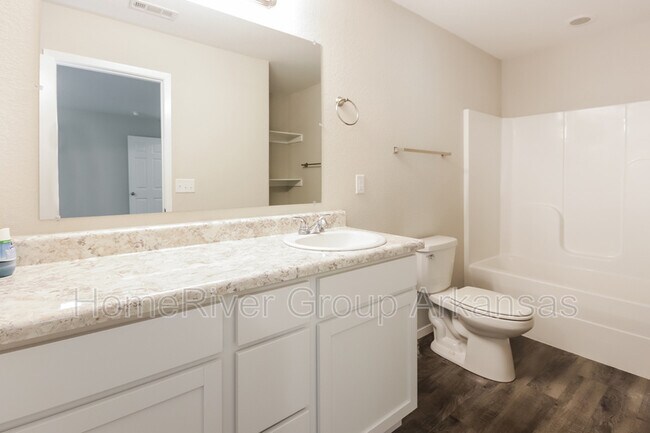 Building Photo - 6607 SW Chestnut Hill Rd