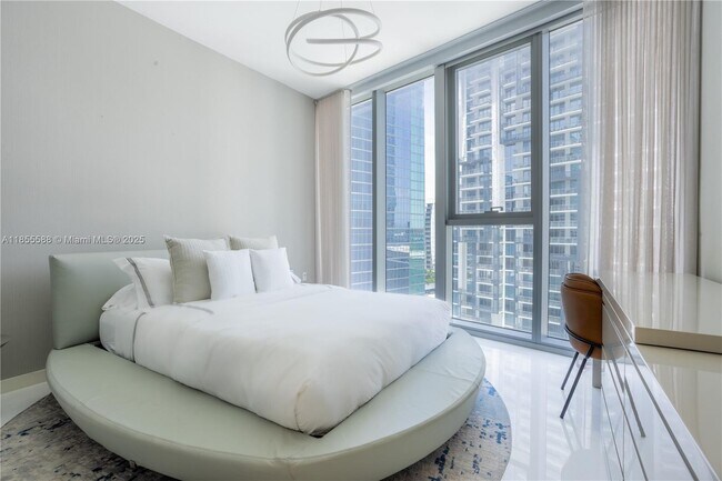 Building Photo - 300 Biscayne Blvd Way