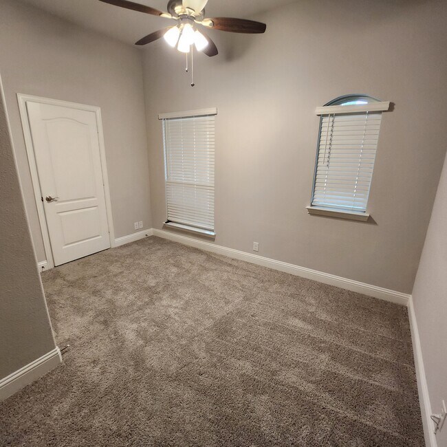 Building Photo - 1312 Carancho Dr