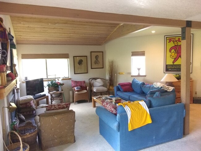 Building Photo - 7 month Lease -3bd/2.5ba Fully Furnished S...