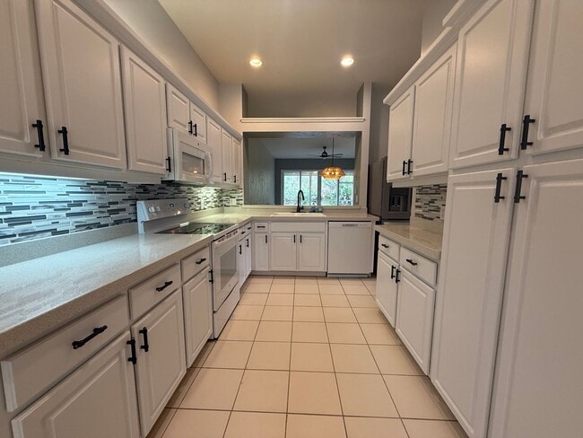 Building Photo - Beautiful 3 Bedroom 2 Bath Halifax Plantation Home AVAILABLE IMMEDIATELY!!!