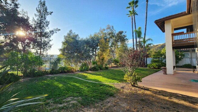 Building Photo - Gorgeous home on the Golf Course in a gated community.