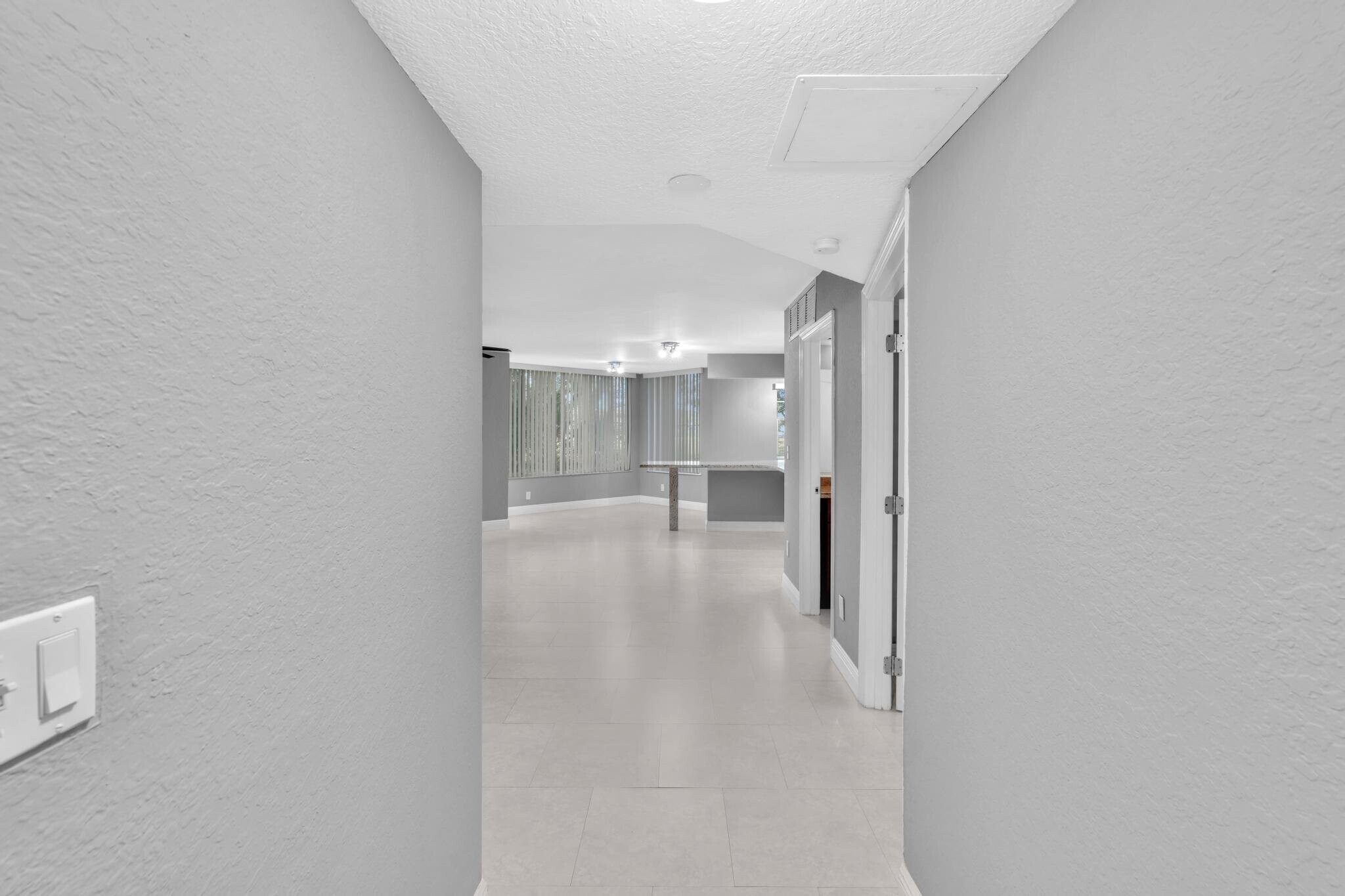 Building Photo - 2881 N Oakland Forest Dr