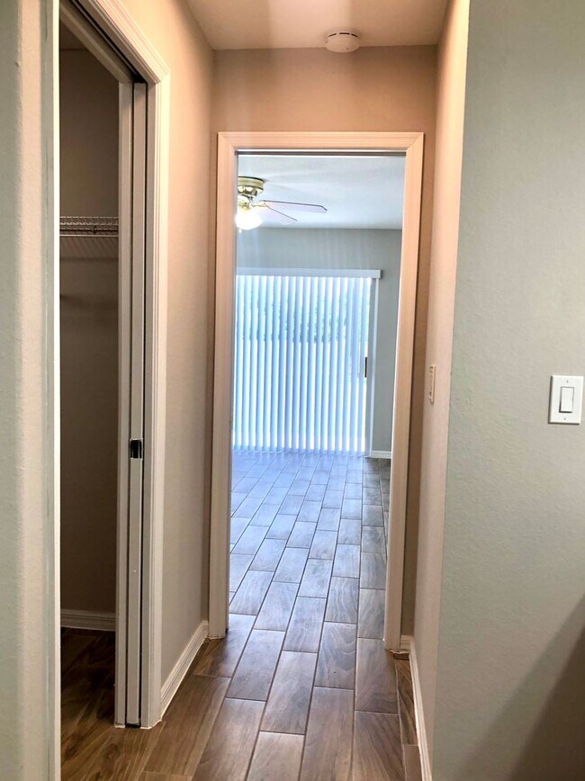 Building Photo - Wonderful 3/2 home in ORLANDO - GOLF COURS...