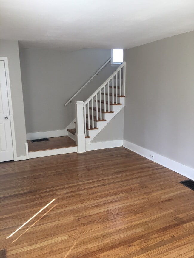 Building Photo - Spacious Mattydale 4 bed 1.5 bath home