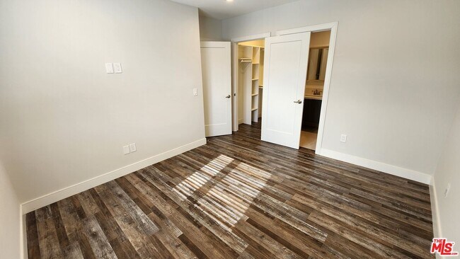 Building Photo - 1255 N Kingsley Dr