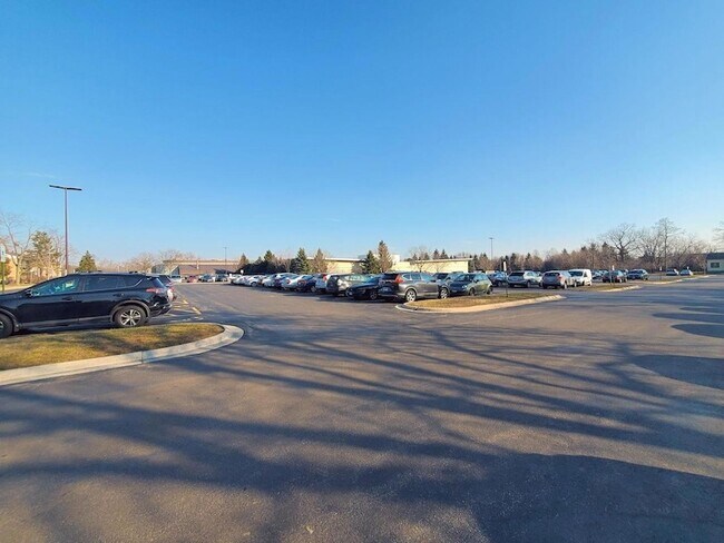 Building Photo - 1500 Robin Cir