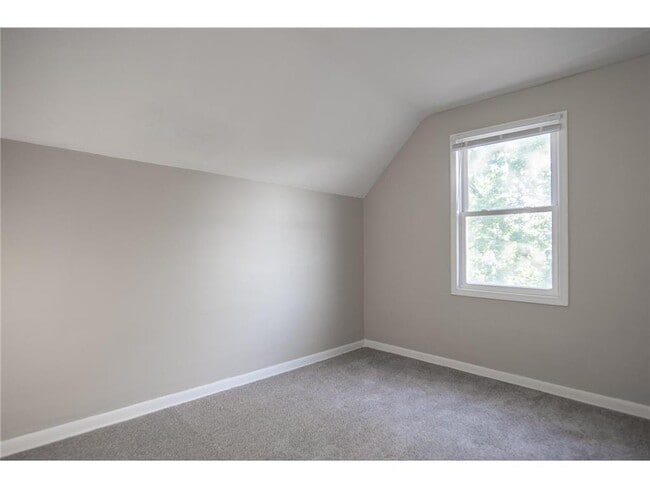 Building Photo - 608 7th Ave S