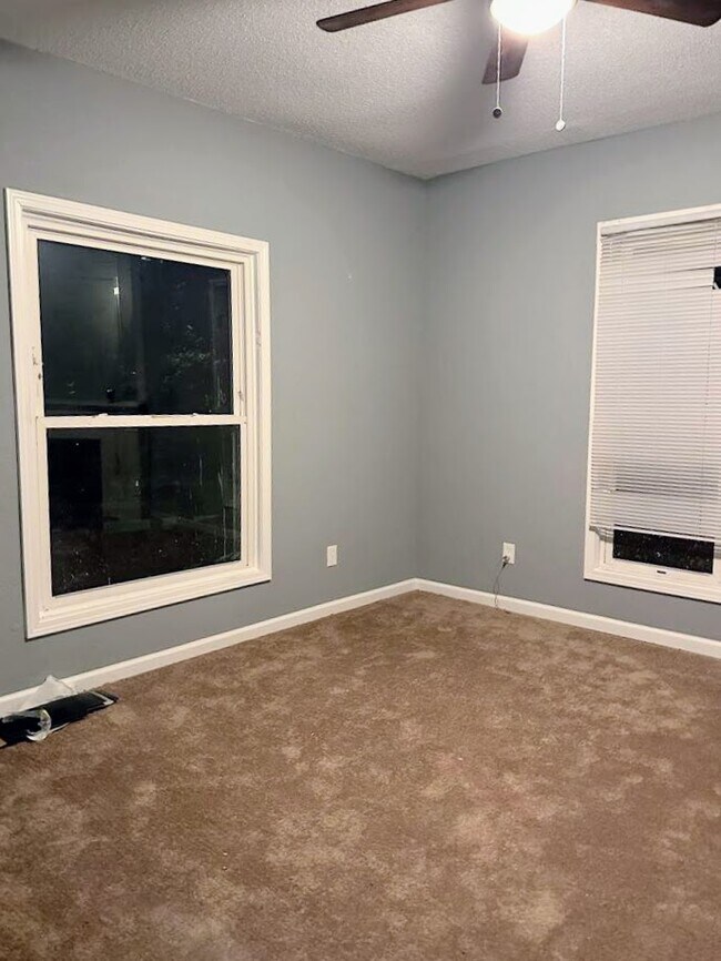 Building Photo - 3027 Garfield Ave