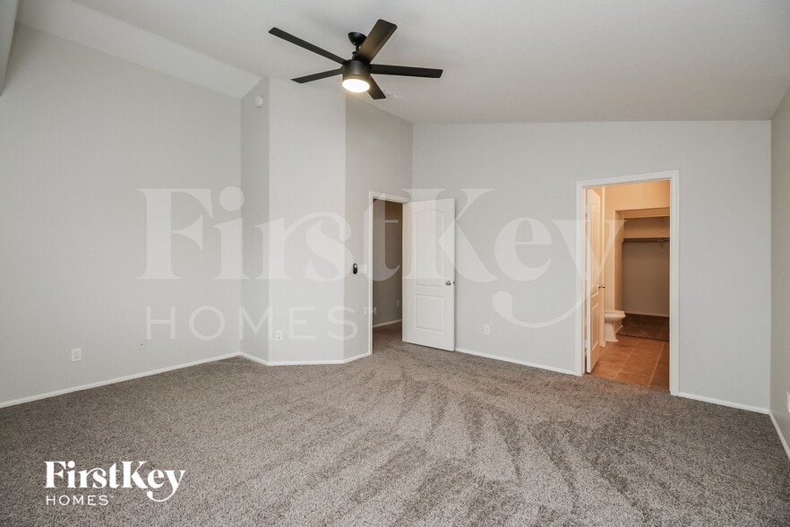 Building Photo - 284 W Jersey Way