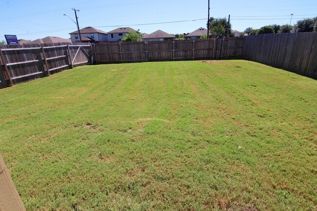 Building Photo - 7006 Heathers Way