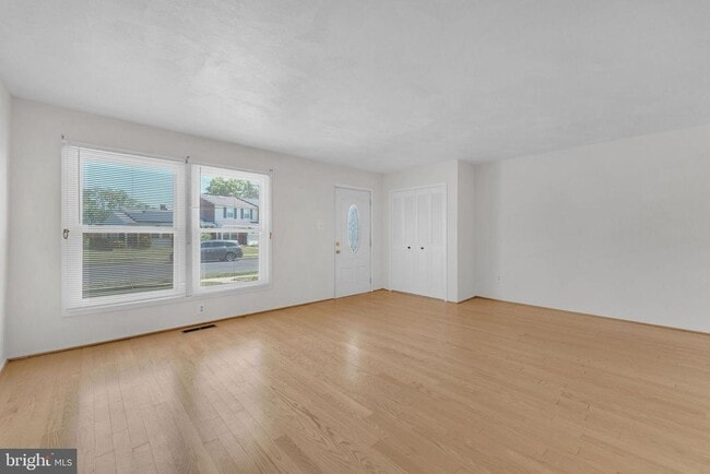Building Photo - 40 Rittenhouse Dr