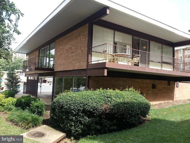 Building Photo - 2612 Fort Farnsworth Rd