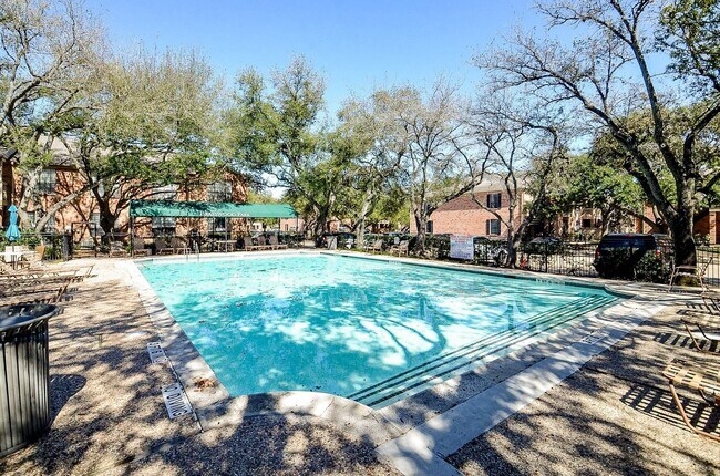 Building Photo - 2255 Braeswood Park Dr