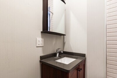 Building Photo - 625 W Oakdale Ave