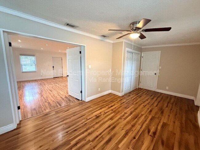 Building Photo - 2855 Ernest St