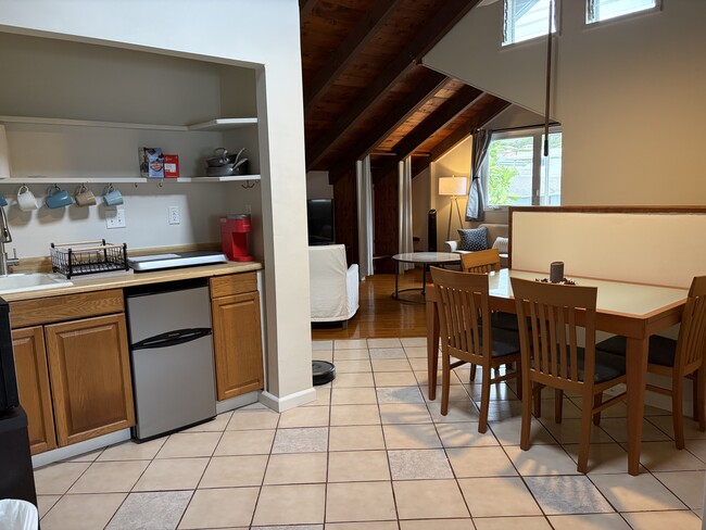 Building Photo - 437 Keolu Dr