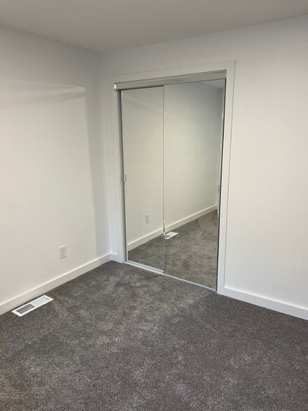 Building Photo - 8230 SE 72nd St