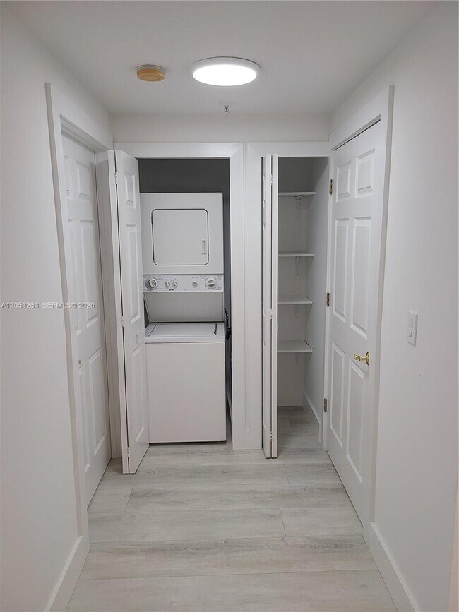 Building Photo - 3500 Coral Wy