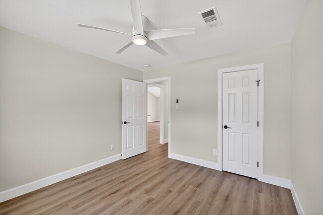 Building Photo - 5743 Ludington Dr