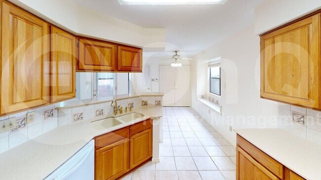 Building Photo - 1633 Palisades Dr
