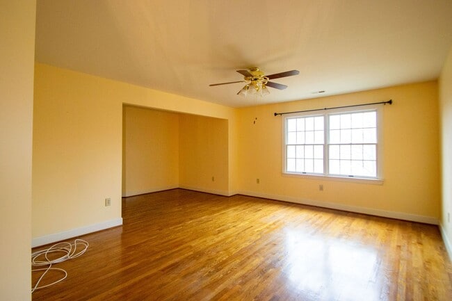 Building Photo - Elegant 4Bd/4Bth Brick Colonial