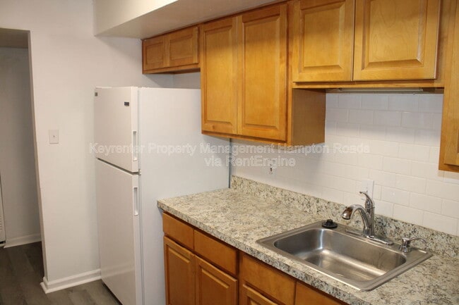 Building Photo - 5776 W Hastings Arch