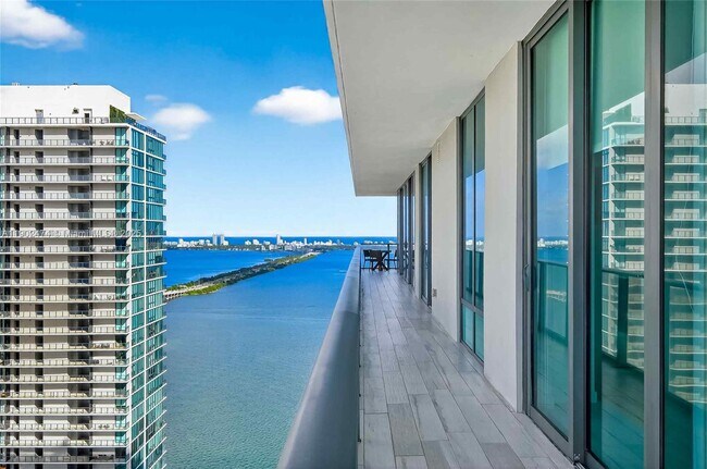 Building Photo - 480 NE 31st St