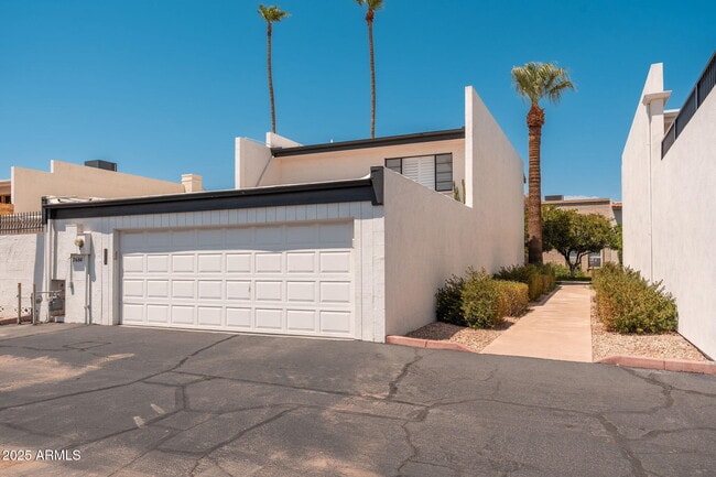Building Photo - 7684 E Minnezona Ave