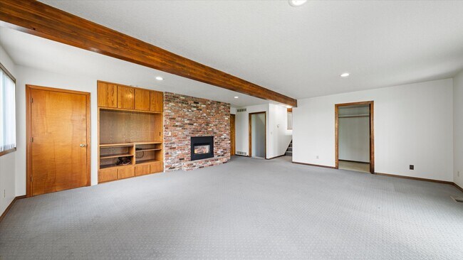 Building Photo - Spacious 4-Level Home with Panoramic Views for Lease – Hills West, South Richland – $2,800/mo
