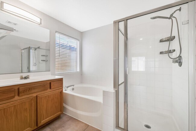Building Photo - Modern Comfort in the Heart of Coronado Ranch!