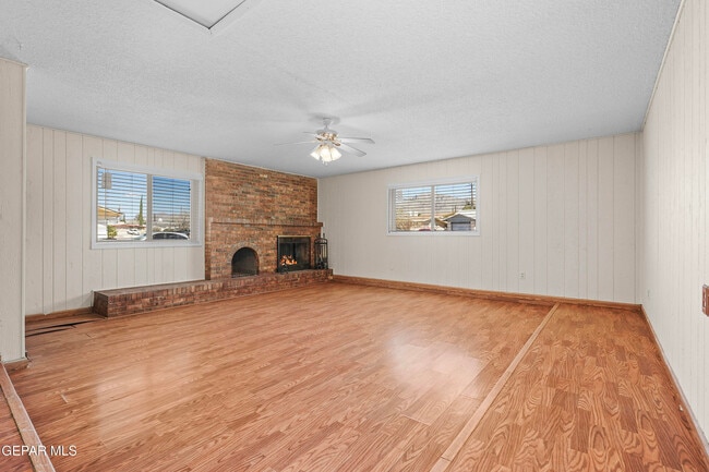 Building Photo - 7316 Clemente Ave