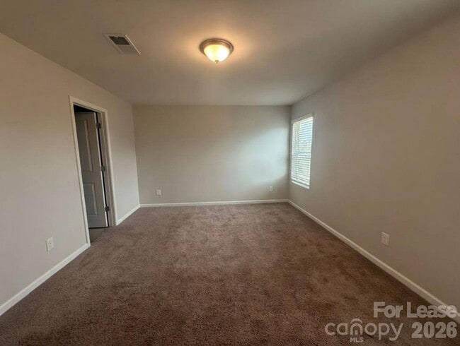 Building Photo - 5215 Maynard Hl Dr