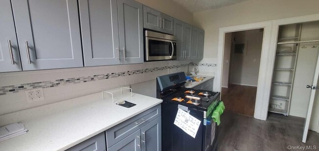 Building Photo - 171-71 46th Ave