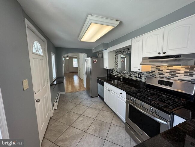 Building Photo - 1008 Stiles St