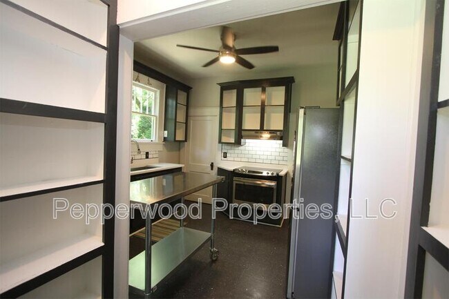 Building Photo - 550 Cecil Ct