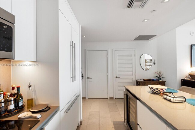 Building Photo - 88 SW 7th St