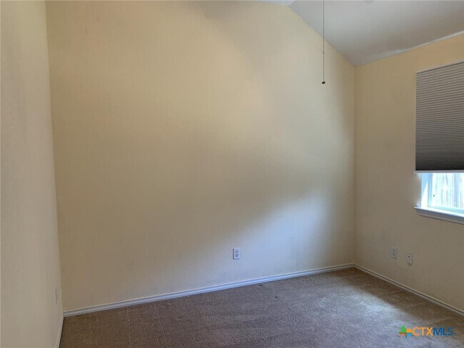 Building Photo - 2708 Butterfly Dr