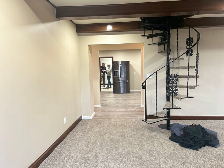 Spiraling stairs to 1-2 bedrooms with 1/2 bath - 547 N Broadway St