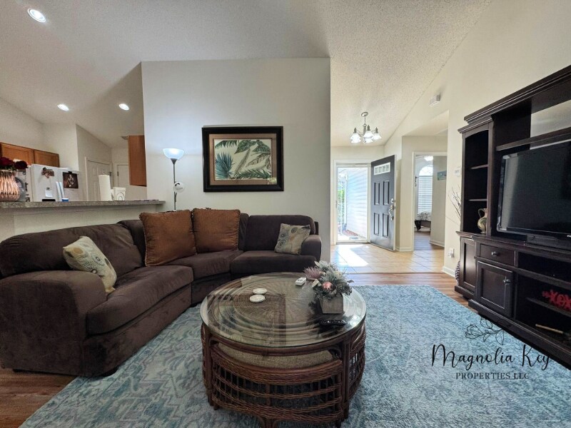 Building Photo - 765 Riverward Dr