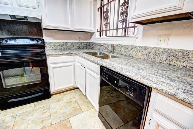 Building Photo - 6615 Briar Terrace Dr