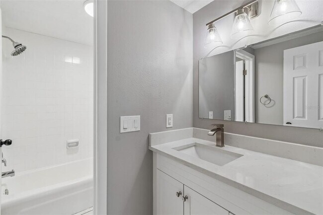 Building Photo - 7111 Gateway Ct