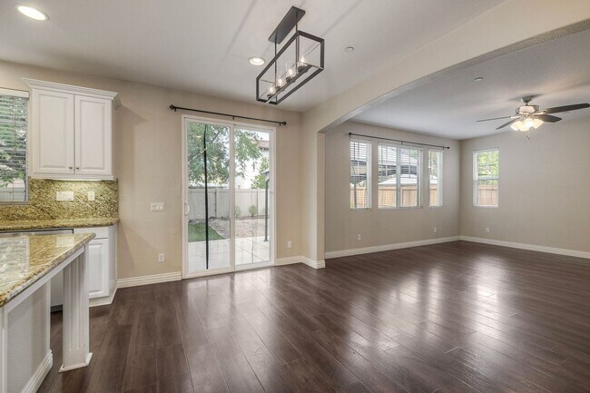 Building Photo - Charming Lake Rancho Viejo Home – Beautifu...
