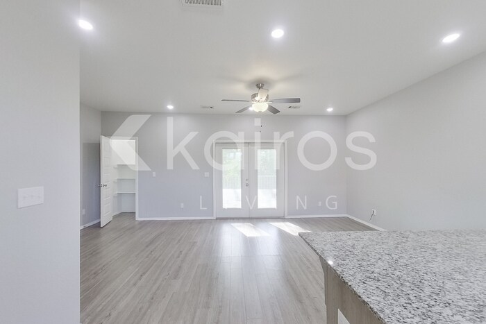 Building Photo - 1666 S Razorback Rd