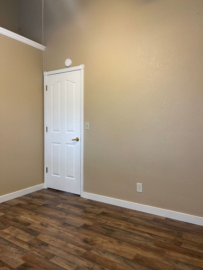 Building Photo - COUNTRY OAKS SUBDIVSION LARGE 3 BED 2 BATH...