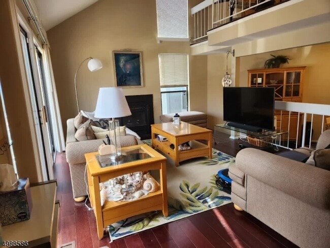 Building Photo - 64 Sycamore Ct