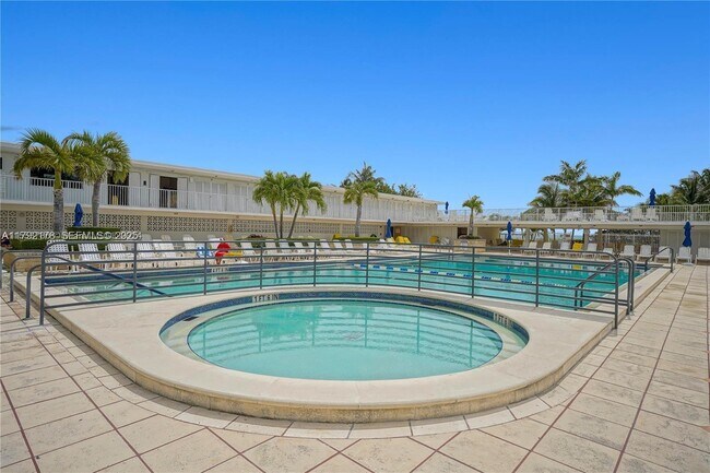 Building Photo - 4747 Collins Ave